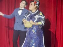 -金东尼人妖秀