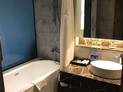 -上海虹桥西郊假日酒店