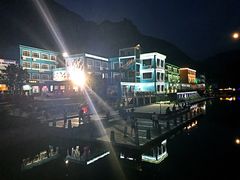 -百里峡七彩艺术小镇