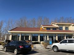 -窦店服务区-停车场