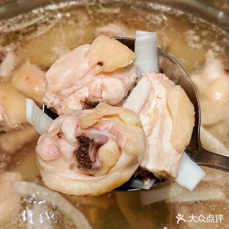 商场里的性价比椰子鸡✔️连喝了三大碗汤[偷笑]