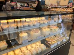 面包甜点陈列柜-红宝石·鲜奶小方·海派西点房(南丹店)
