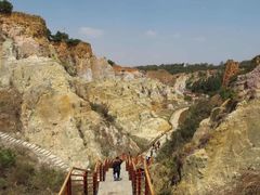 -彩色沙林风景区