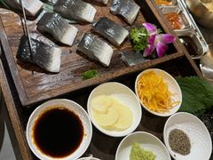 -围炉肉舍•炭烤活鳗•丹东海鲜烤肉(步行街店)