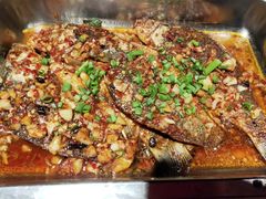 煎焖风吹鲫鱼-味上湘菜馆(岳麓山店)