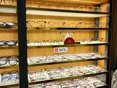 -优医视平价眼镜蔡司依视路折扣工厂店(十里堡店)