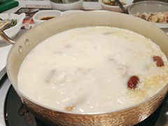 -洪氏嗨捞·广东猪肚鸡·椰子鸡火锅(西咸万象城店)