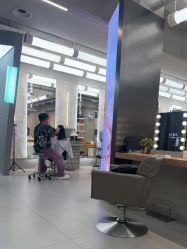 -Z.X HAIR SALON张新美业