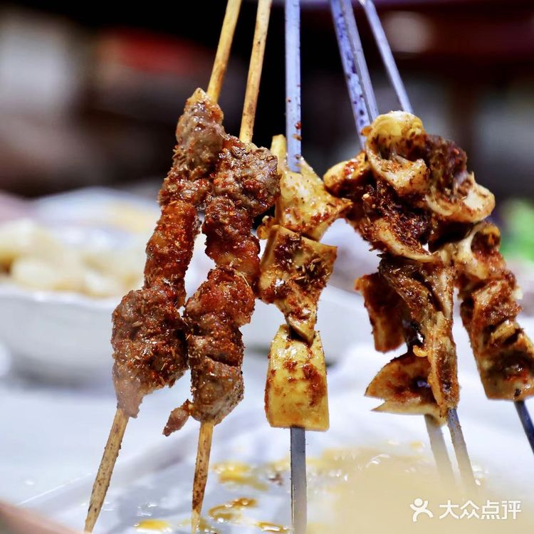 要说最解馋，还是得咱地道的铜锅涮肉