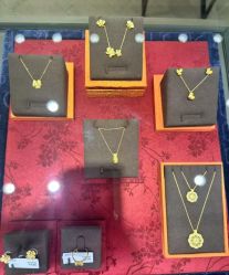 -周生生Chow Sang Sang(新世界店)