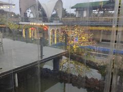 -茅草房·河畔园林火锅