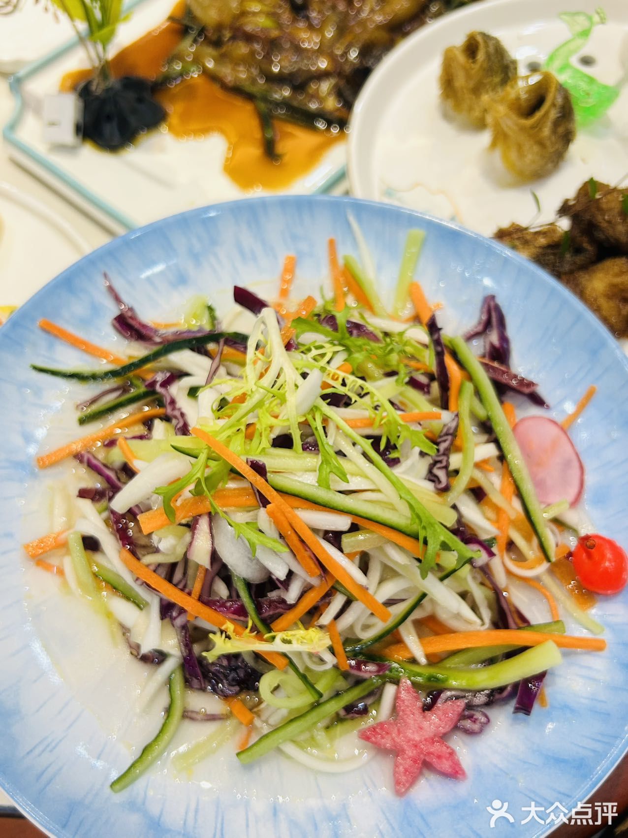 逛泗泾古镇，吃老克勒上海菜[点赞]