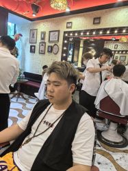-东方先生国潮男士理发馆