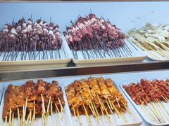 -哈尔滨小酒馆·鲜肉现穿自助烧烤(康新花园店)