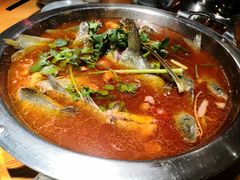 -野山舂·贵州现舂酸汤火锅(鸿通城店)