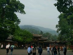 -峨眉山报国寺