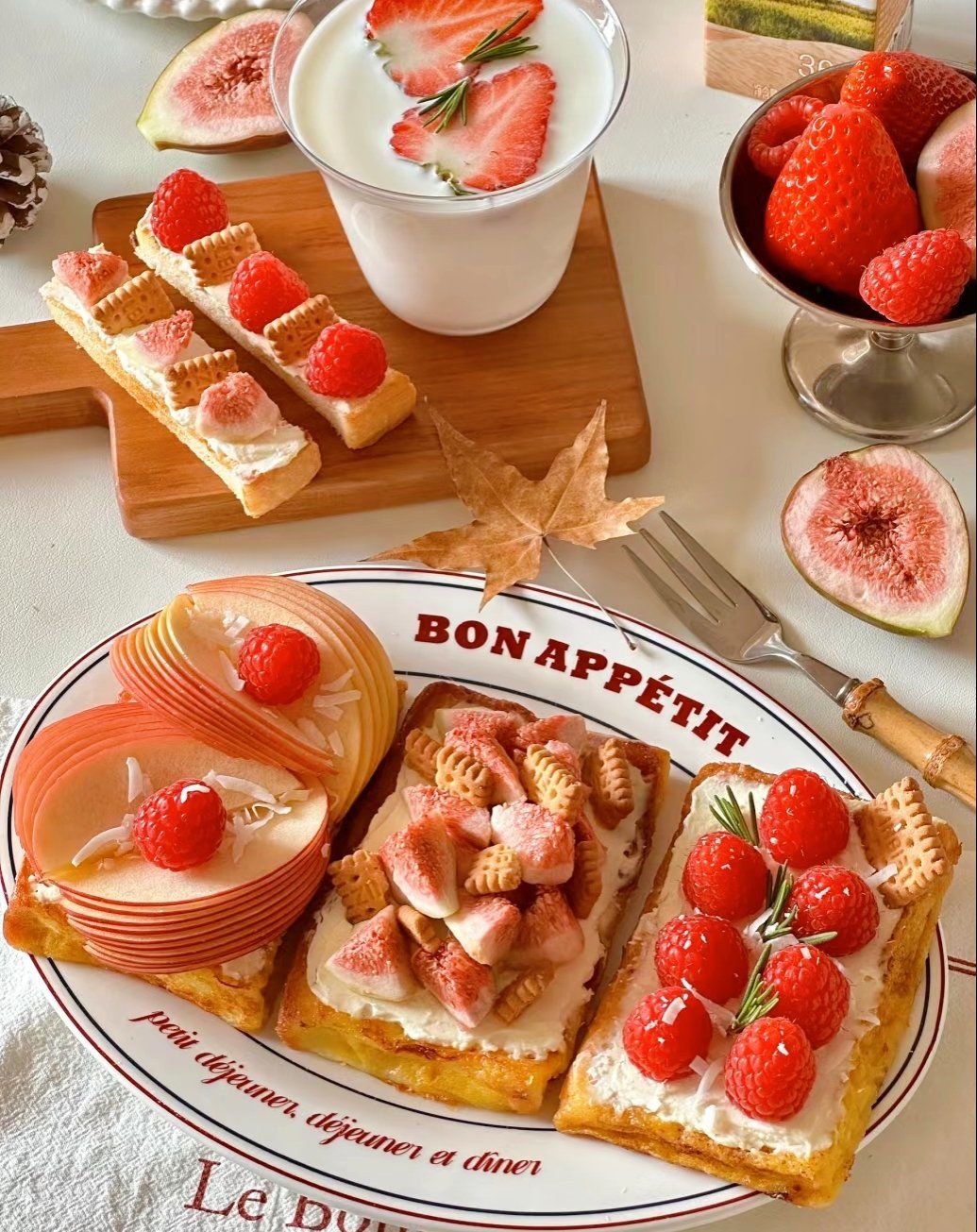 甜蜜草莓三明治