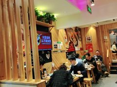 等位区-木屋烧烤(双榆树店)