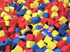 -爱蹦iBOON蹦床运动馆(江汉店)