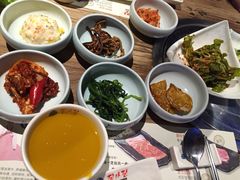 吉卡吉韩国烤肉-香鼎坊江西菜(国奥店)