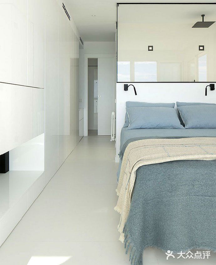 最后他们选择了最简约的风格