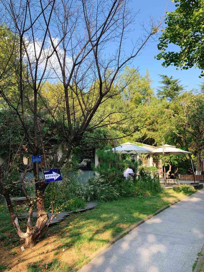 ustc1958 ·by unilab-"这是一家开在大学里的咖啡店.保安很严格哦.