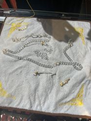 -灵彩珠宝(朗香街店)