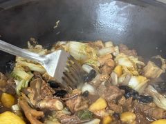 -粘豆包柴火铁锅炖