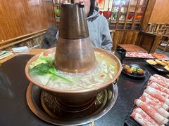 -果松木炭酸菜铜火锅·外婆参鸡汤