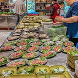 5点排队 、7点半才吃上…听说这家火锅很特别？