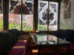 靠窗位-五彩雪域藏餐馆
