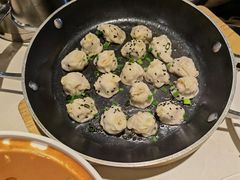 招牌拇指煎包-京味斋·北京烤鸭(北京南站洋桥店)
