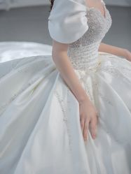 -艾米丽婚纱礼服