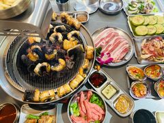 -围炉肉舍•炭烤活鳗•丹东海鲜烤肉(步行街店)