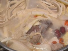 -三人行骨头王火锅(长寿店)
