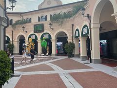 -佛罗伦萨小镇广佛名品奥特莱斯(疏港路店)