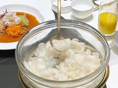 茉莉花蒸九年百合-翕间食·精致淮扬菜(江苏大剧院店)