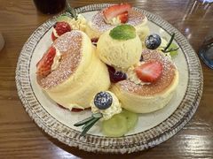 草莓芭菲舒芙蕾松饼-山由之cafe&meal(小寨店)