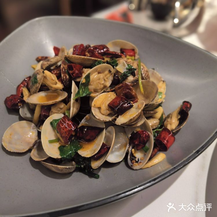 必吃榜海鲜餐厅—第一次有人给剥虾