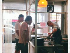-松树干拌面店