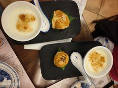 桃胶双皮奶拼蛋黄莲蓉酥-中国大酒店·食街