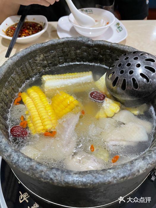墨脱石锅椰子鸡•糟粕醋•东山羊(大东海店)墨脱石锅椰子鸡图片