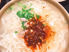 -亮亮面馆(经六路店)