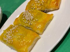 蜜汁叉烧酥-誉八仙茶室酒楼(新天地店)