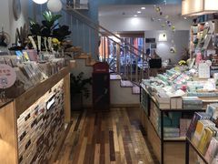 -猫的天空之城概念书店(束河店)