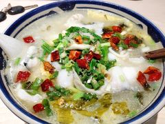 招牌酸菜鱼面-汤去三面(骆驼店)