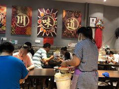 -爆炸头阿姨小四川正宗川味小吃(无任何分店)
