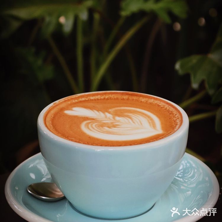 映入眼帘的竟然是梦幻Bar,每日18点营业,周二