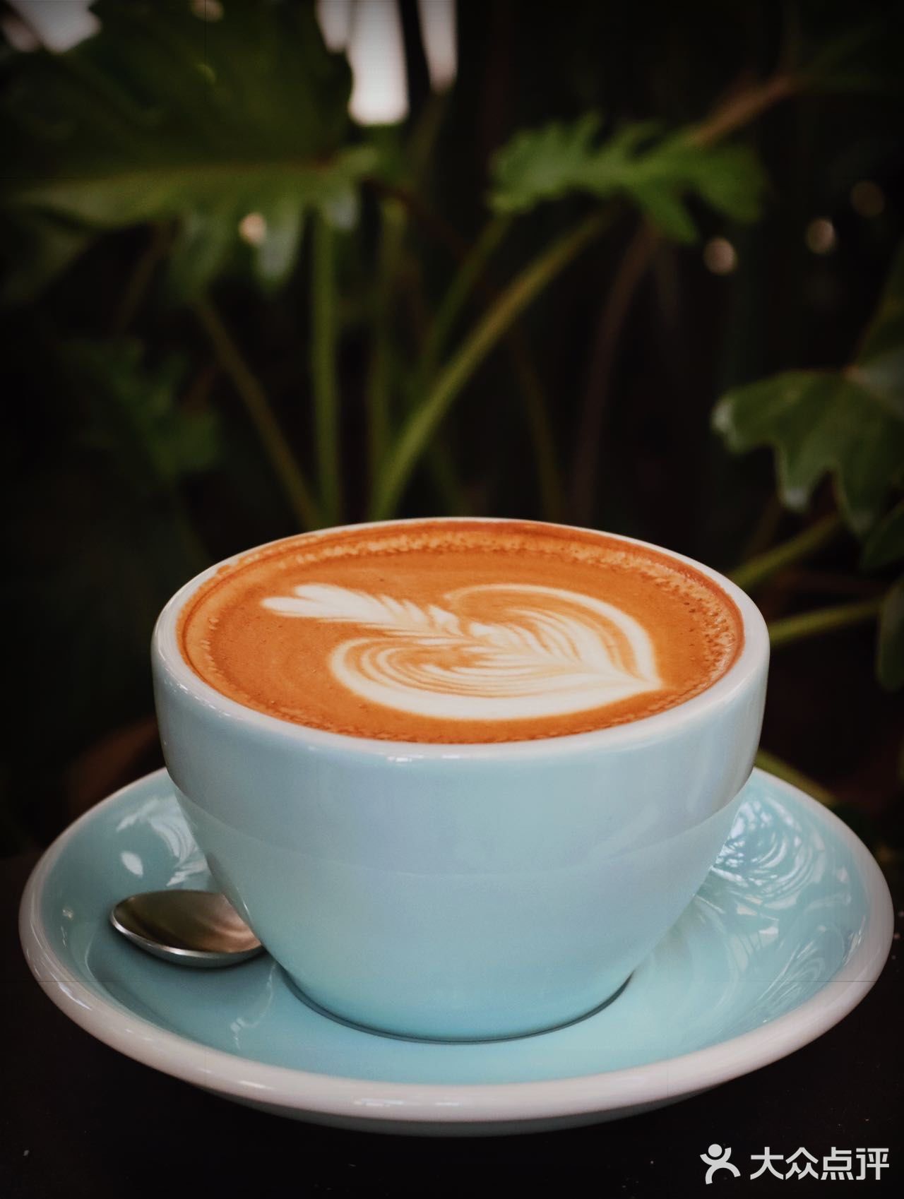 映入眼帘的竟然是梦幻Bar，每日18点营业，周二