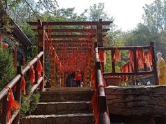 -雪山彩虹谷景区